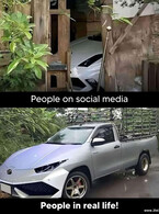 People on social media - poza demo