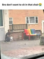 Bro don't want to sit on that chair - poza demo
