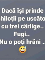 Daca isi prinde pe uscator chilotii cu 3 carlige - poza demo