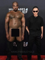 Kanye West si Bianca Censori - poza demo