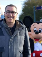 Victor Ponta si Mickey Mouse - poza demo