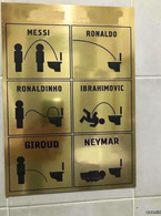 Messi, Ronaldinho and Giroud in the toilet - poza demo