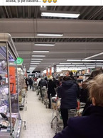 In supermarket inainte de Paste - poza demo