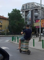 Cum mergi la supermarket dupa bere in Balcani - poza demo