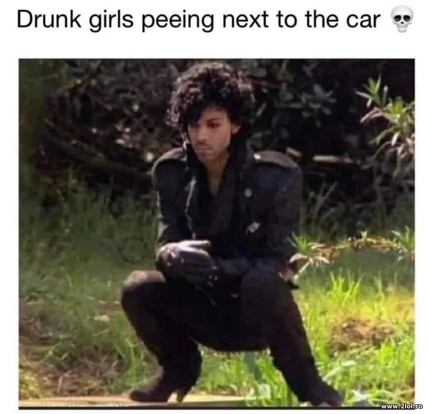 Drunk girls peeing next to the car | poze haioase