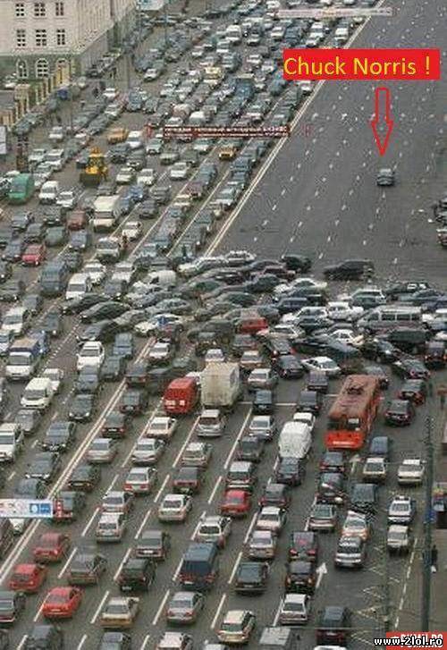 Cand Chuck Norris este in trafic