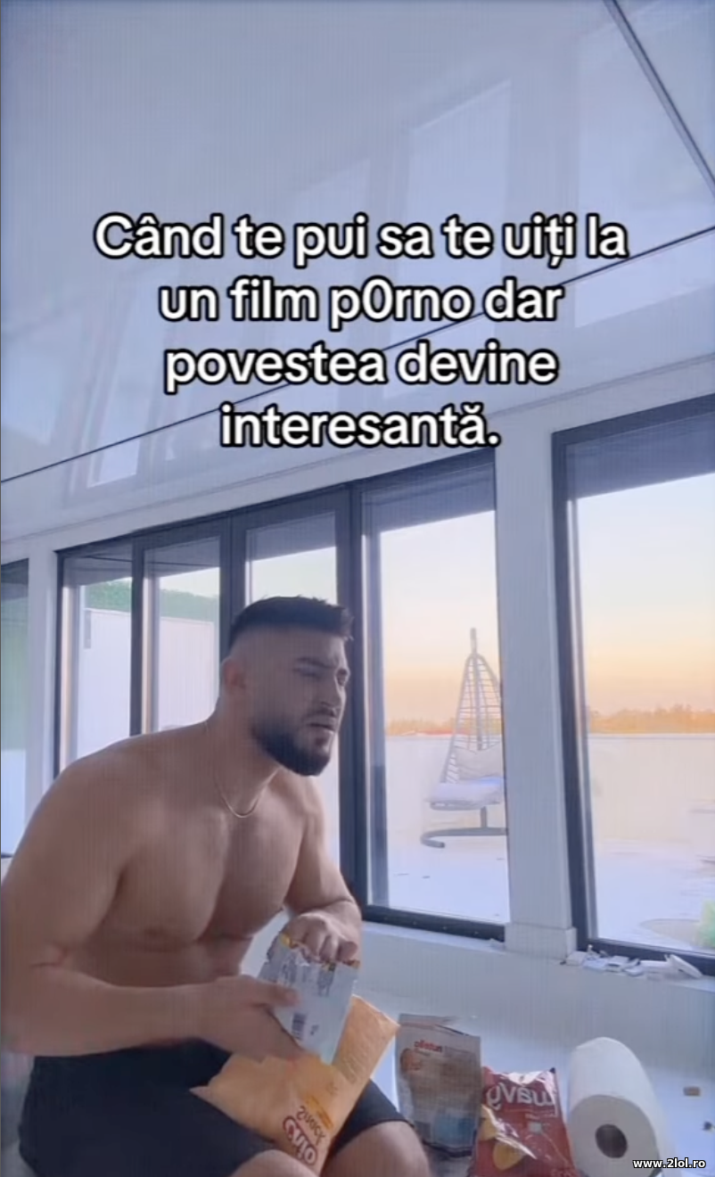 Cand te pui sa te uiti la un film x dar povestea | poze haioase