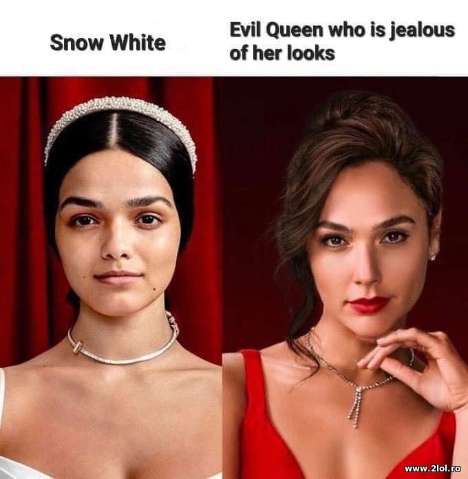 Snow White and Evil Queen who is jealous | poze haioase