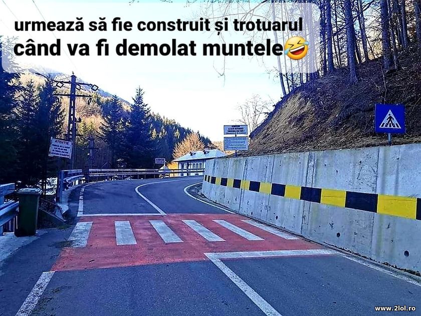 Urmeaza sa fie construit si trotuarul | poze haioase